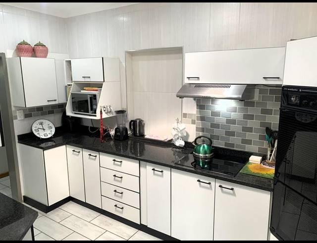 4 BEDROOM HOUSE FOR SALE IN FREEWAY PARK